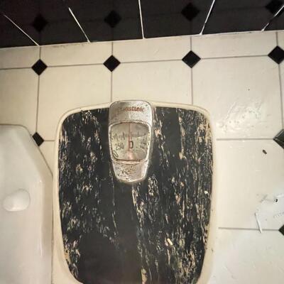 Bathroom accessories set