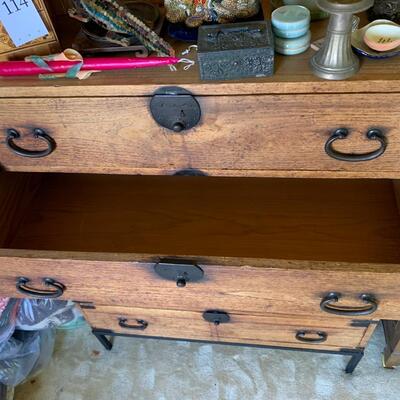 Dresser, tall