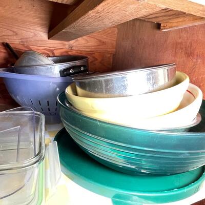 Glass bowls, bakeware