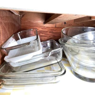 Glass bowls, bakeware