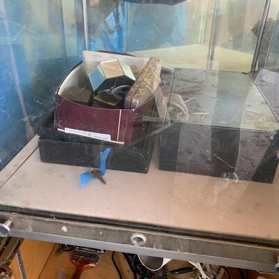 4 display cases