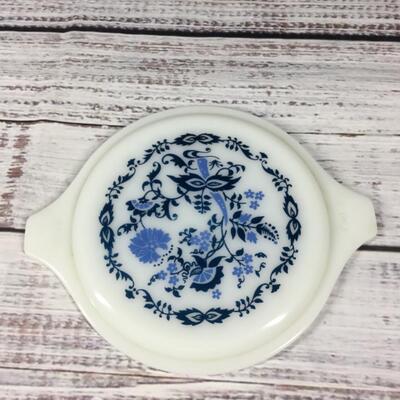 Vintage Pyrex Blue Willow Floral Onion Pattern Cinderella Casserole Dish with Lid