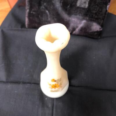 Fenton custard bud vase