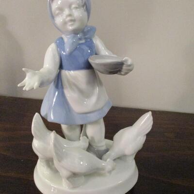 Vintage Gerold Porzellan Figurine Girl With Chickens