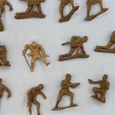 Vintage Marx Army Men - Lot of 16