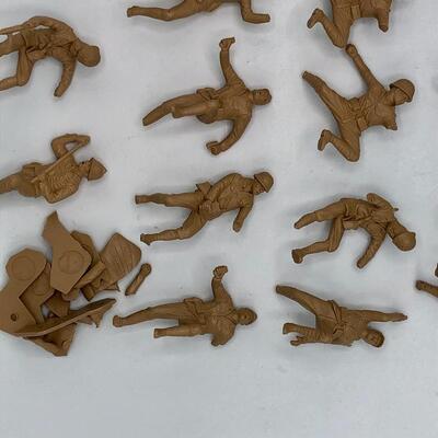 Vintage Marx "Casualty of War" Army Men - Lot of 18