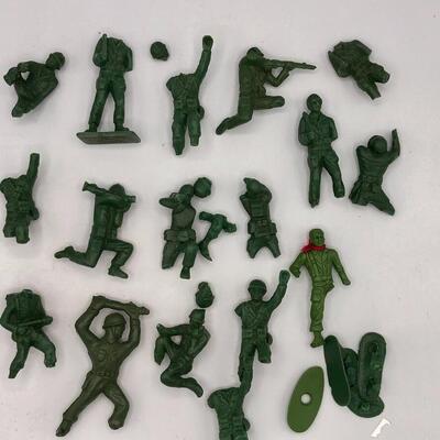 Vintage "Casualty of War" Army Men - Lot of 18