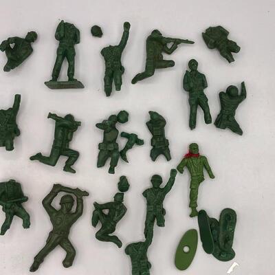Vintage "Casualty of War" Army Men - Lot of 18
