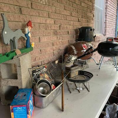 Lot 35: Grill & patio items 