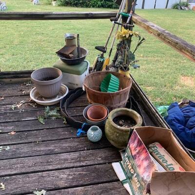 Lot 37: Garden pots & misc selection