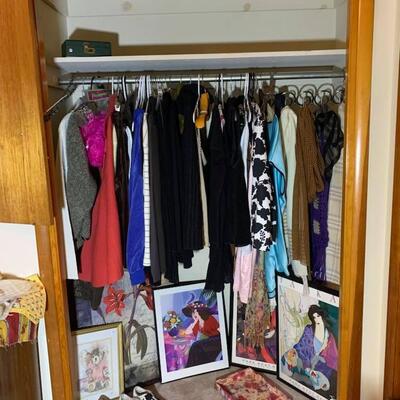 Lot 42: Women's clothing selection
