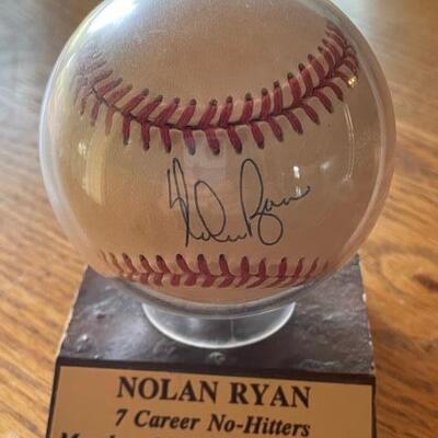 Nolan Ryan Autographed baseball. 7 time no-hitter, 300 win club sealed baseball sealed baseball holder trophy case