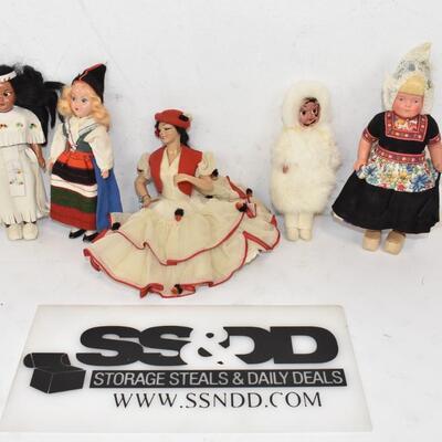 5 Small Decorative Dolls, 7