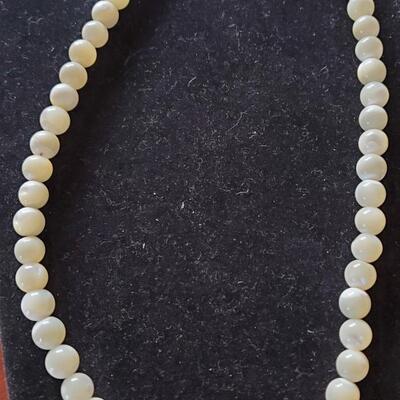 Vintage White Glass Bead opalescent Necklace 