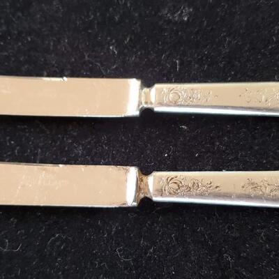 1835 R Wallace silver plate fruit or fish knives (2) 