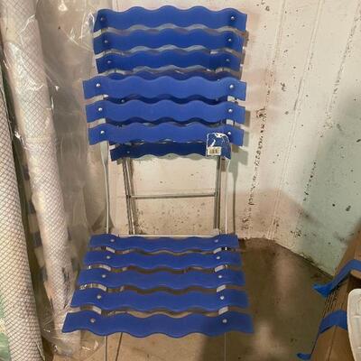 SET OF 4 FOLDING CHAIRS. BUY THEM NOW $40