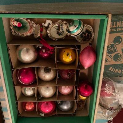 LOT OF SHINY BRITE AND VINTAGE CHRISTMAS ORNAMENTS. BUY IT NOW $100 (INCLUDES NEXT 4 PICS)