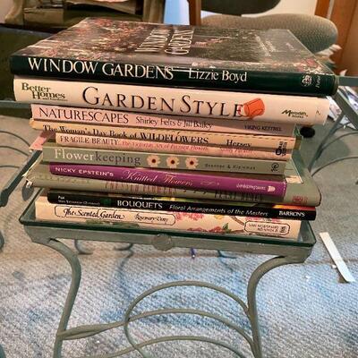 LOT OF 10 GARDENING BOOKS. BUY IT NOW $30