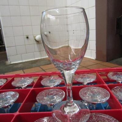 25 Wine Glasses in Dishwashing Rack