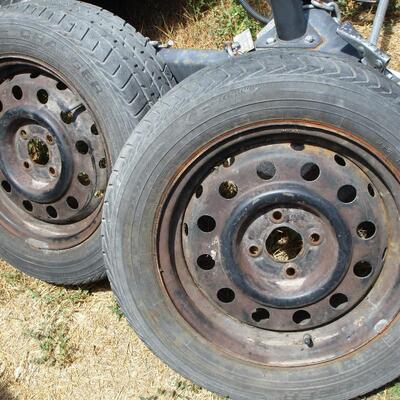 #15 Two tires with wheels 195/60R15