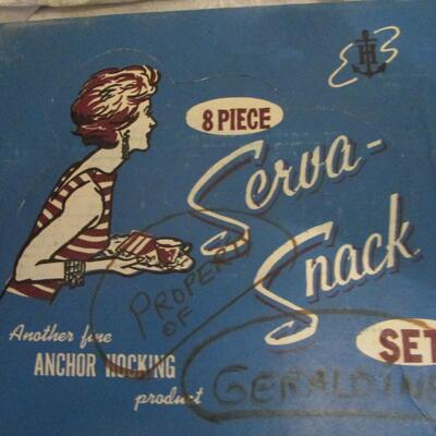 #70 NEW condition Anchor Hocking Serva-Snack Set