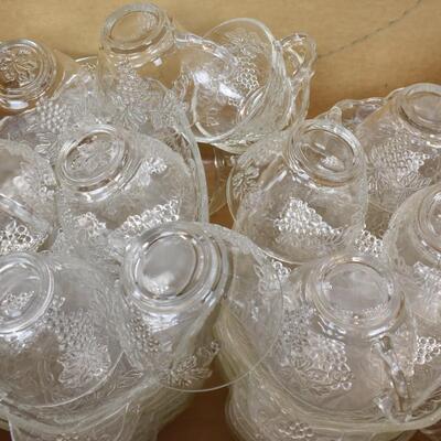 28 pc Party Punch Cups (14) & Plates (14) Clear Glass with Grapes Design