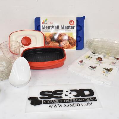 15 pc Kitchen: Meatball Master, Glass Party Plates, Pyrex Measuring Cup, Towel