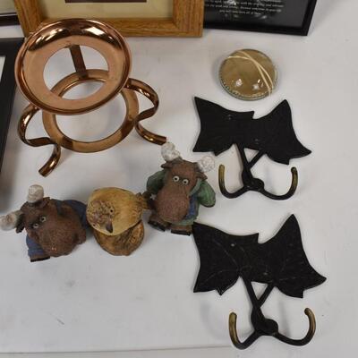 13 pc Decor, Outdoorsy Wildlife with Inlaid Wood Frames. Leaf Wall Hooks, Weight