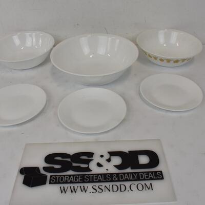 8 pc Corelle Dinner Ware:3 small plates, 4 small bowls, 3 larger bowls