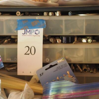 Lot 20 4 drawer plastic storage bin