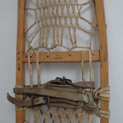 LOT 752 VINTAGE SNOW SHOES