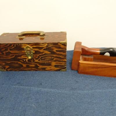LOT 764  WOOD BOX AND DUCK DECOR