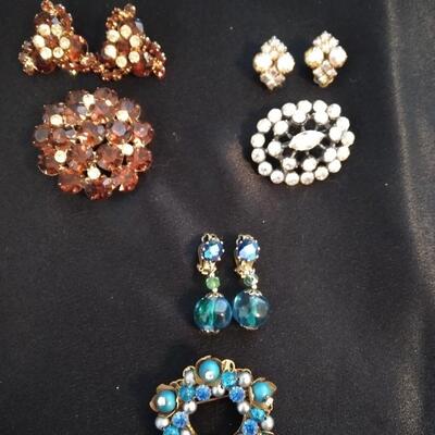 LOT 56 BROOCHES WITH MATCHING EARRINGS 