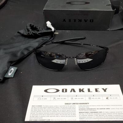 Oakley sunglasses, with protective bag, with original box 