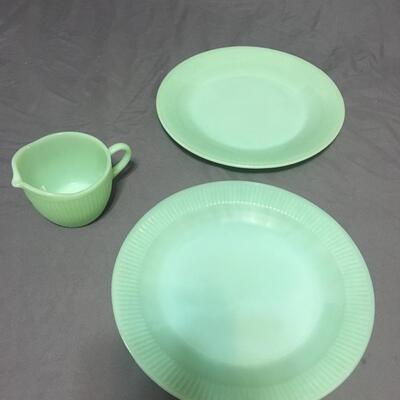 Jadeite glass 2 plates and creamer 
