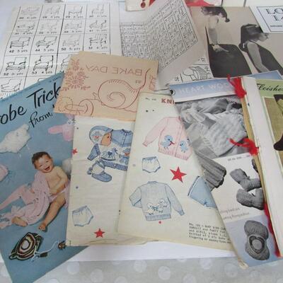 Large Lot of Patterns, Sewing Pamphlets and Magazines, Instruction Sheets, Etc, Sewing, Knitting, Upholstry