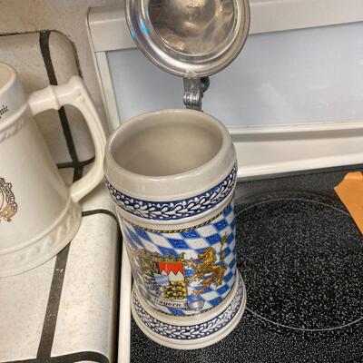 Lot 86: Beer steins and glassware