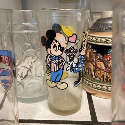 Lot 86: Beer steins and glassware