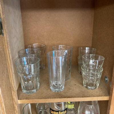 Lot 86: Beer steins and glassware