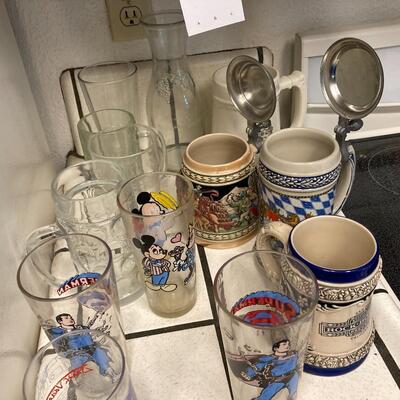 Lot 86: Beer steins and glassware