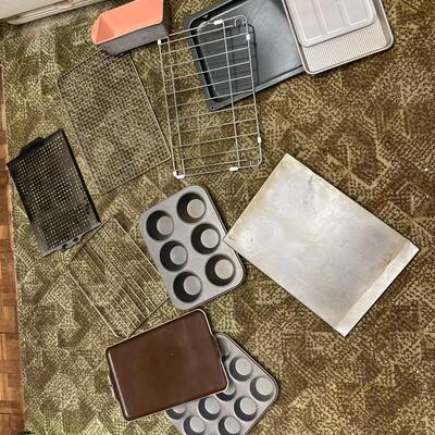 Lot 85:  Metal and Pyrex Glass Bake ware