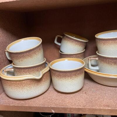Lot 82: Mikasa Stylecraft mugs and more