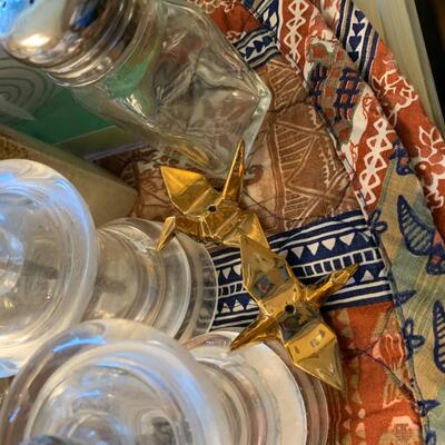 Lot 78: Housewares and linens