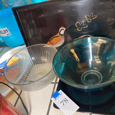 Lot 78: Housewares and linens