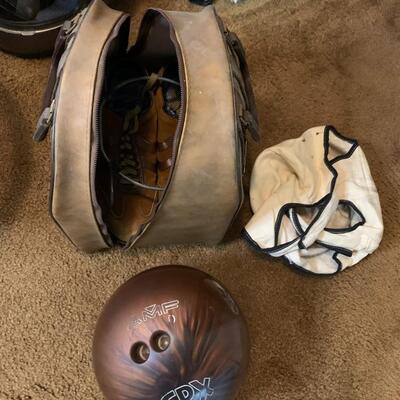Lot 105: Sporting goods