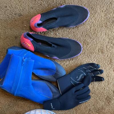 Lot 105: Sporting goods