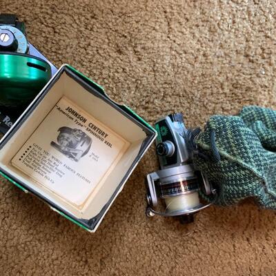 Lot 105: Sporting goods