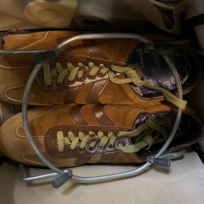Lot 105: Sporting goods