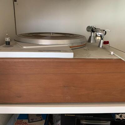 Lot 117:  Audio components