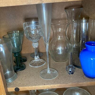 Lot 70:  Vintage and modern glassware
